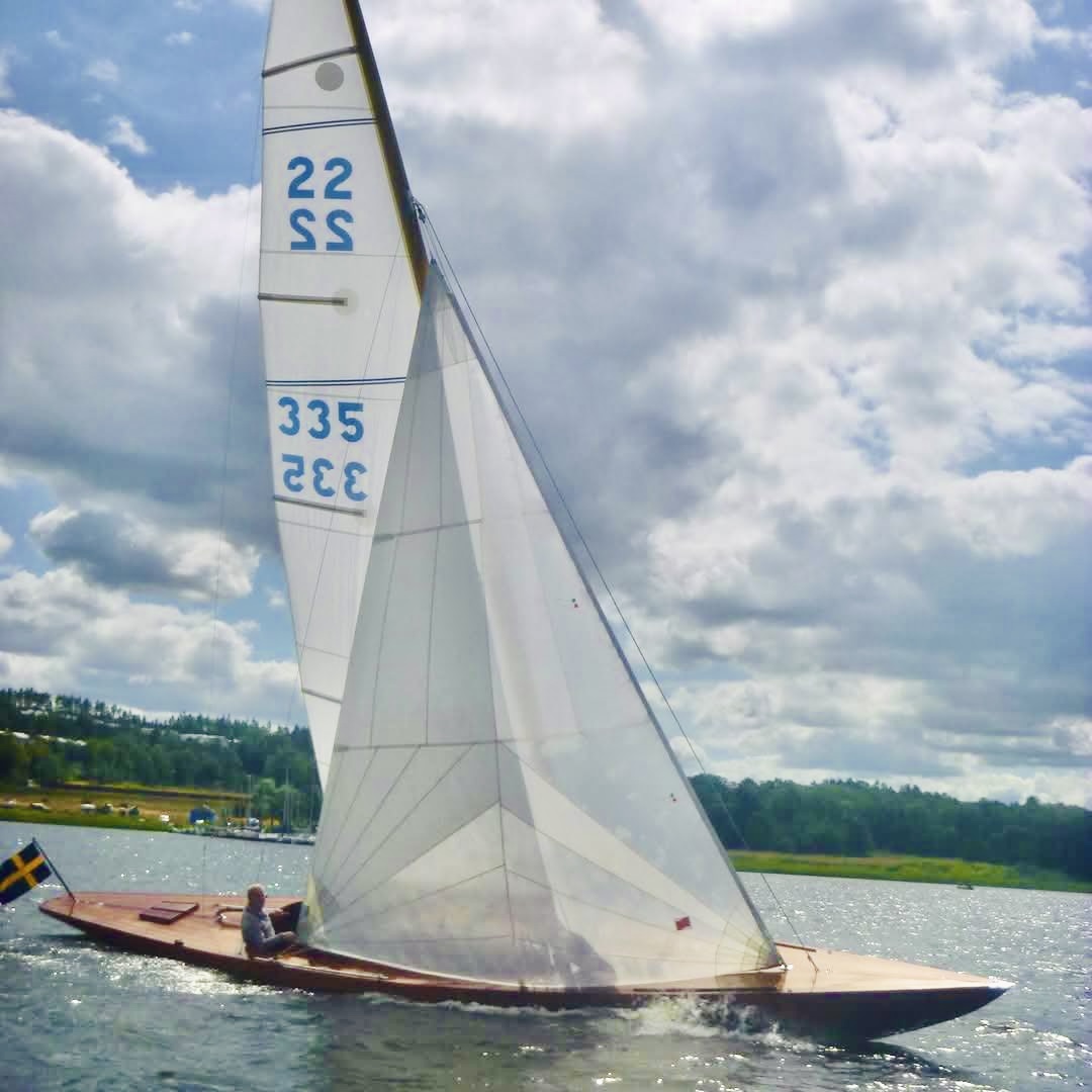 Marina under full sail — A 22 Skärgårdskryssare racing